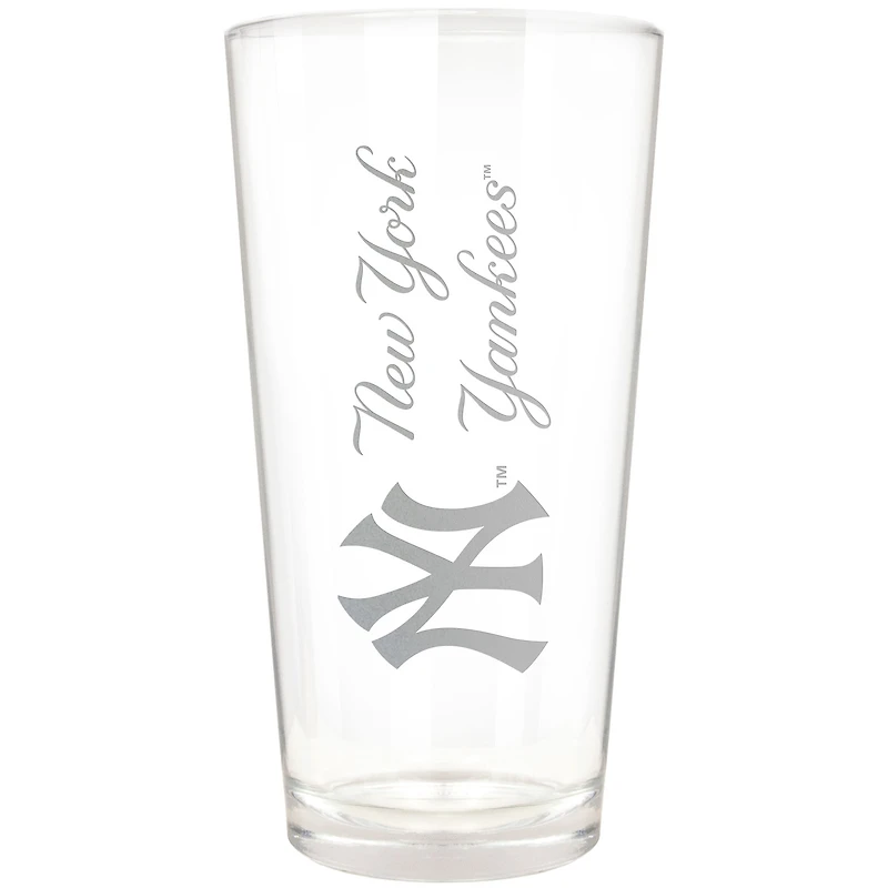New York Yankees Etched 16oz. Vertical Rally Cry Pint Glass