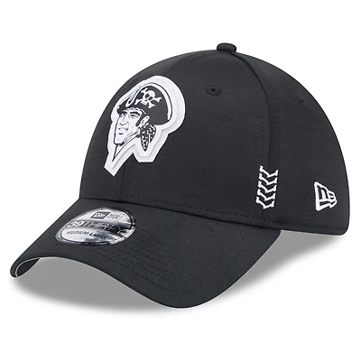 Men's New Era Black Pittsburgh Pirates 2024 Clubhouse 39THIRTY Flex Hat