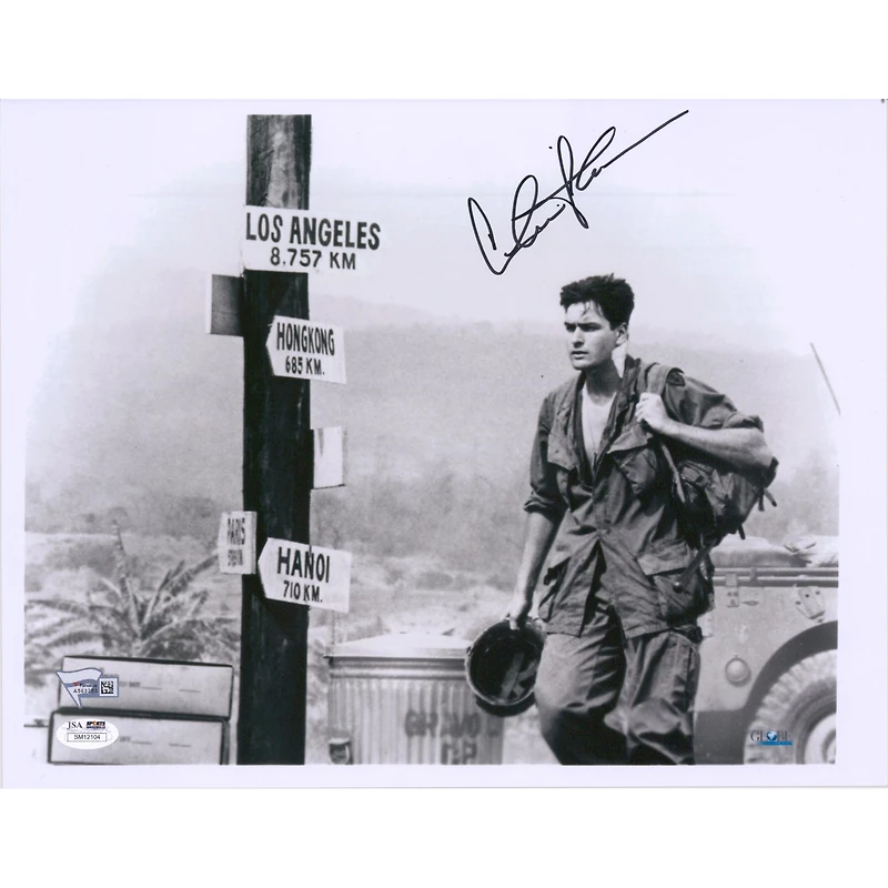 Charlie Sheen Platoon Autographed 11" x 14" Photograph - JSA