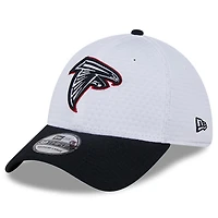 Men's New Era White/Black Atlanta Falcons 2024 NFL Training Camp 39THIRTY Flex Hat