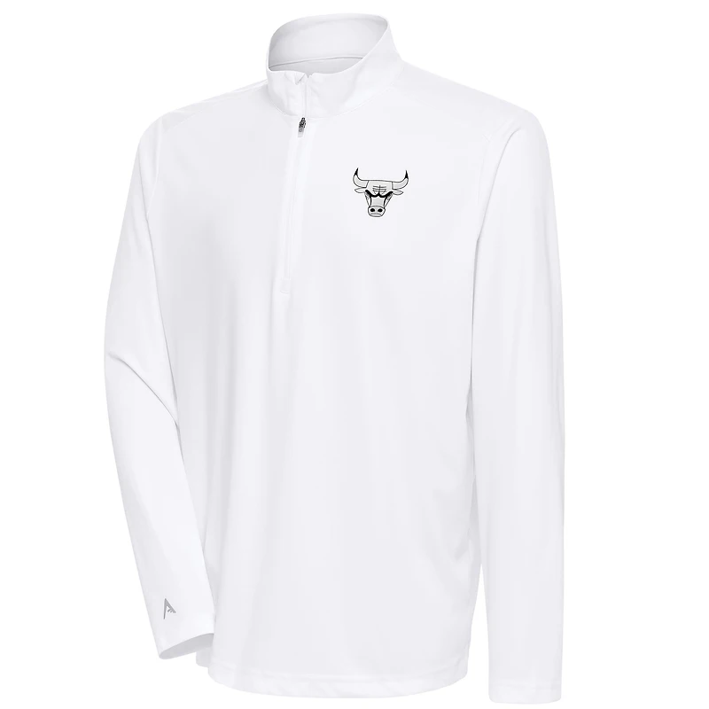 Men's Antigua White Chicago Bulls Metallic Logo Tribute Quarter-Zip Top