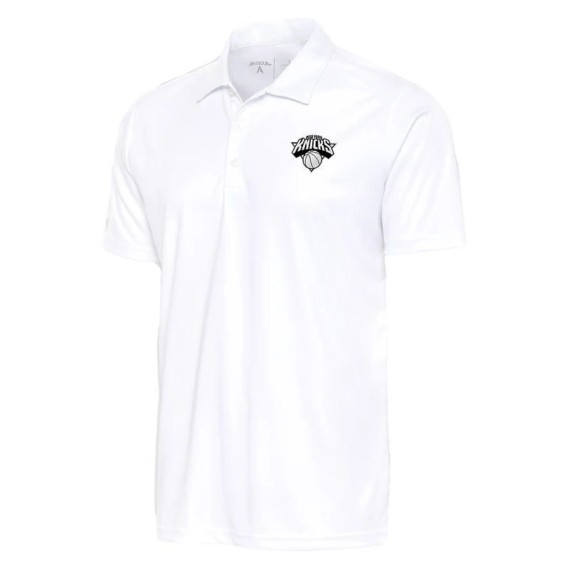 Men's Antigua White New York Knicks Metallic Logo Tribute Desert Dry Polo