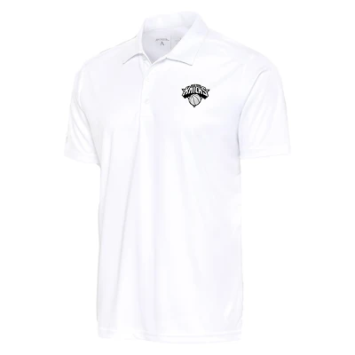 Men's Antigua White New York Knicks Metallic Logo Tribute Desert Dry Polo