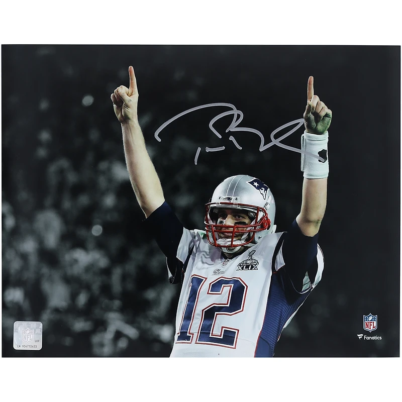 Tom Brady New England Patriots Autographed 11" x 14" Super Bowl XLIX Spotlight Photograph