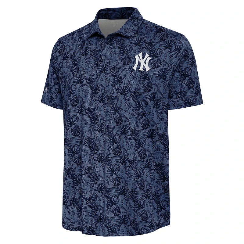 Men's Antigua  Navy New York Yankees Tonal Logo Resort Button-Up Shirt