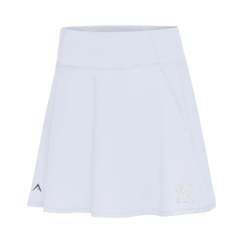 Women's Antigua White New York Yankees Chip Skort