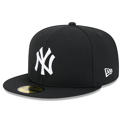 Men's New Era Black New York Yankees 2025 MLB Clubhouse 59FIFTY Fitted Hat