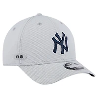 Men's New Era Gray New York Yankees 2025 MLB Clubhouse 9FORTY M-Crown Adjustable Hat
