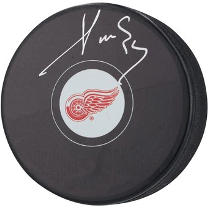Pavel Datsyuk Detroit Red Wings Autographed Hockey Puck
