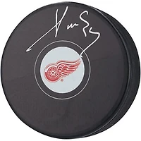 Pavel Datsyuk Detroit Red Wings Autographed Hockey Puck