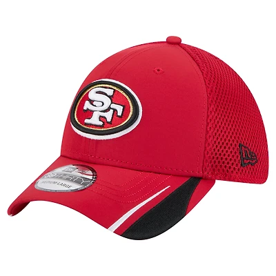 Men's New Era Scarlet San Francisco 49ers Game Day Linear 39THIRTY Flex Hat