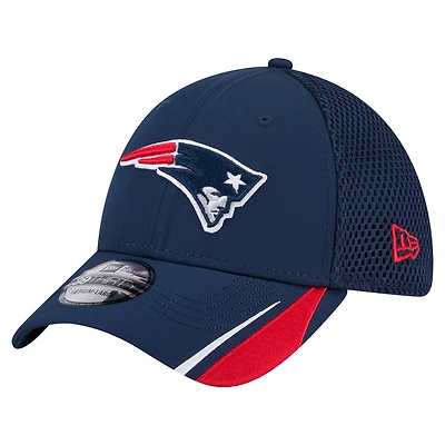 Men's New Era  Navy New England Patriots Game Day Linear 39THIRTY Flex Hat