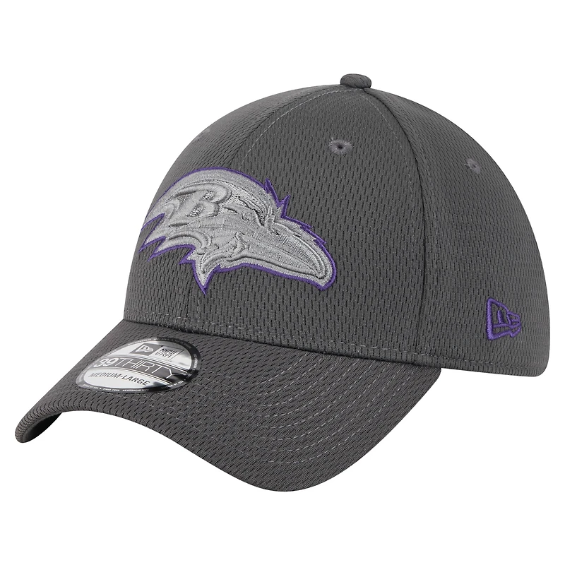 Men's New Era Graphite Baltimore Ravens Main 39THIRTY Flex Hat