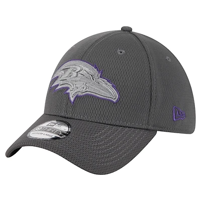 Men's New Era Graphite Baltimore Ravens Main 39THIRTY Flex Hat