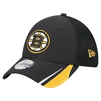 Men's New Era  Black Boston Bruins Linear Featherweight 39THIRTY Flex Hat