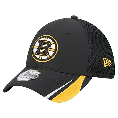 Men's New Era  Black Boston Bruins Linear Featherweight 39THIRTY Flex Hat