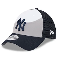 Men's New Era  Gray/Navy New York Yankees 2025 Spring Training 39THIRTY Flex Hat