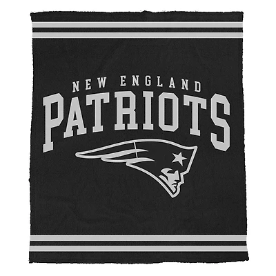 Pegasus  New England Patriots 50" x 60" Midnight Logo Cozy Knit Blanket