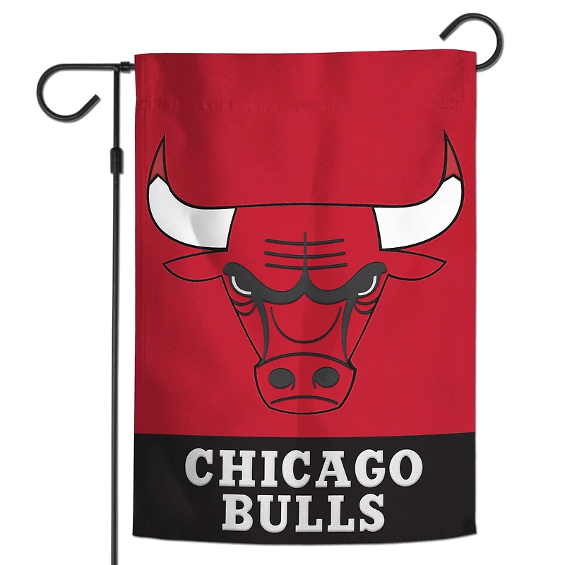 WinCraft Chicago Bulls 12" x 18" Applique Garden Flag