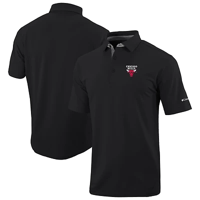 Men's Columbia Black Chicago Bulls Omni-Wick Even Lie Polo