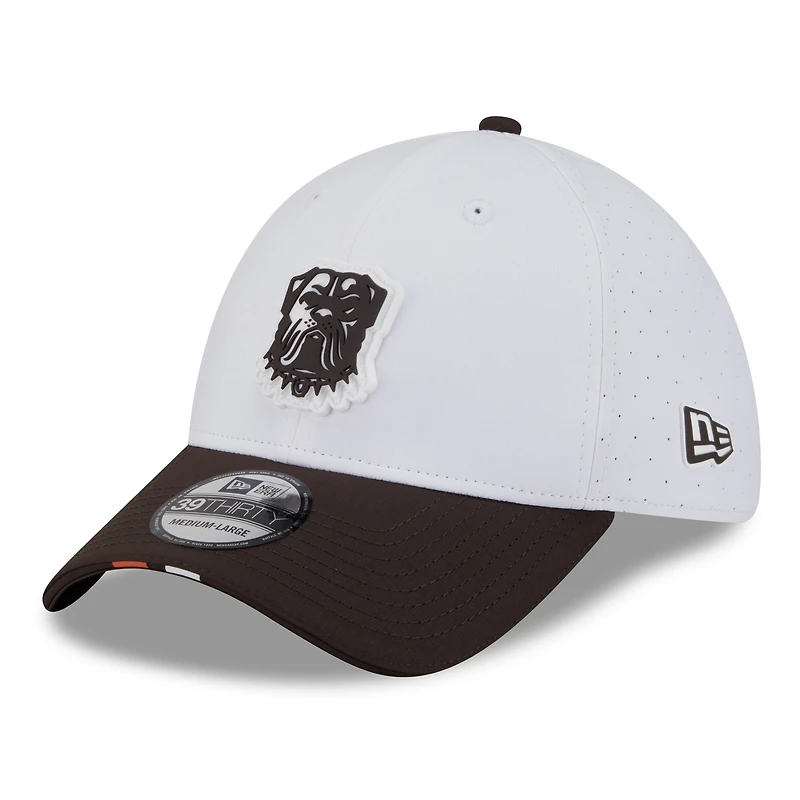 Men's New Era  White/Brown Cleveland Browns 2025 NFL Training Camp 39THIRTY Flex Hat