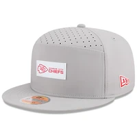 Men's New Era Gray Kansas City Chiefs 2025 Sideline  Split Panel 9FIFTY Snapback Hat