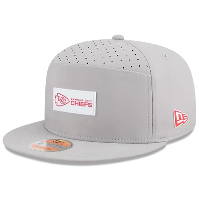 Men's New Era Gray Kansas City Chiefs 2025 Sideline  Split Panel 9FIFTY Snapback Hat