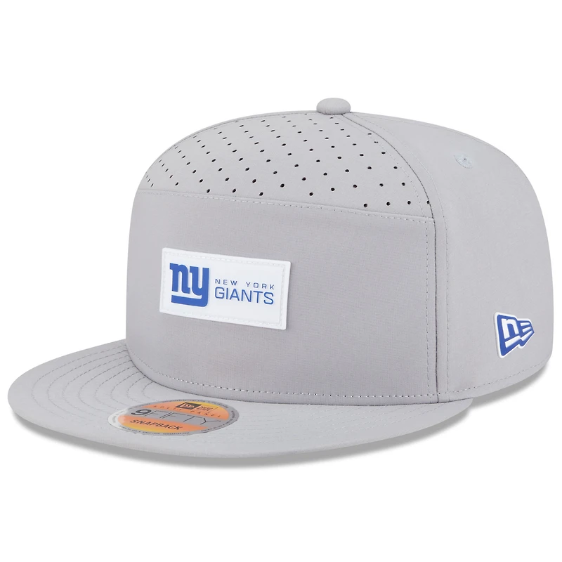 Men's New Era Gray New York Giants 2025 Sideline  Split Panel 9FIFTY Snapback Hat