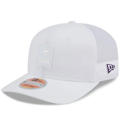 Men's New Era Minnesota Vikings 2025 Sideline 9SEVENTY Trucker Adjustable Hat