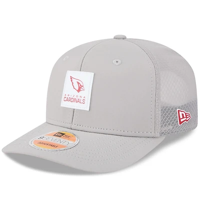 Men's New Era Gray Arizona Cardinals 2025 Sideline  9SEVENTY Adjustable Trucker Hat