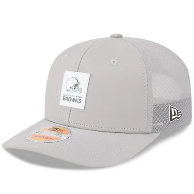 Men's New Era Gray Cleveland Browns 2025 Sideline  9SEVENTY Adjustable Trucker Hat