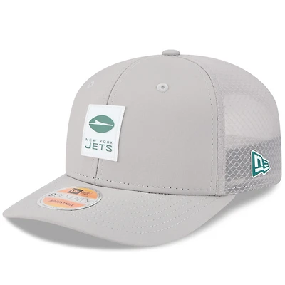 Men's New Era Gray New York Jets 2025 Sideline  9SEVENTY Adjustable Trucker Hat
