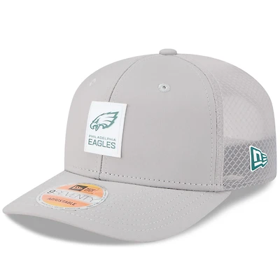 Men's New Era Gray Philadelphia Eagles 2025 Sideline  9SEVENTY Adjustable Trucker Hat