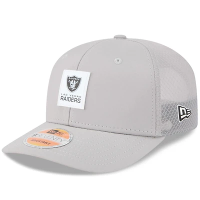 Men's New Era Las Vegas Raiders 2025 Sideline 9SEVENTY Trucker Adjustable Hat
