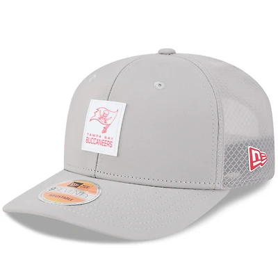 Men's New Era Gray Tampa Bay Buccaneers 2025 Sideline  9SEVENTY Adjustable Trucker Hat