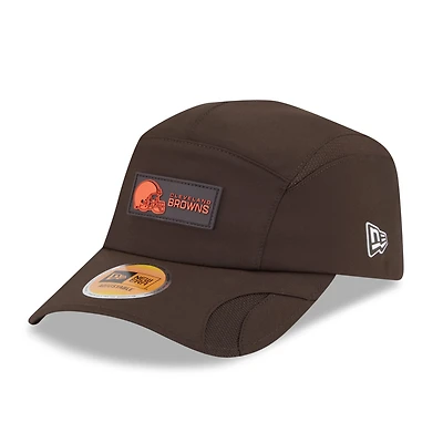 Men's New Era Brown Cleveland Browns 2025 Sideline  Runner Adjustable Hat