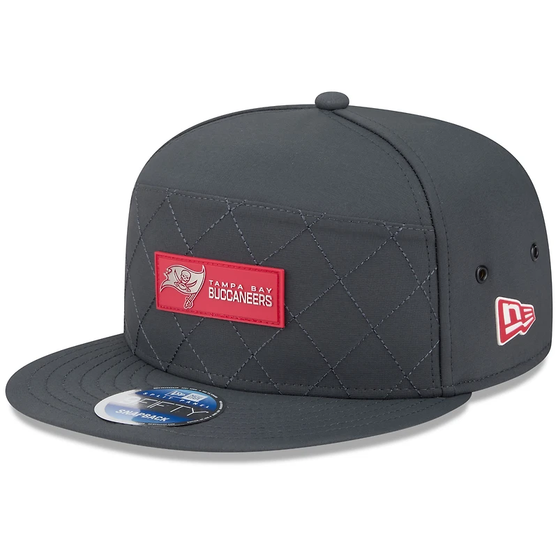 Men's New Era Charcoal Tampa Bay Buccaneers 2025 Sideline Cold Weather Split Panel 9FIFTY Snapback Hat