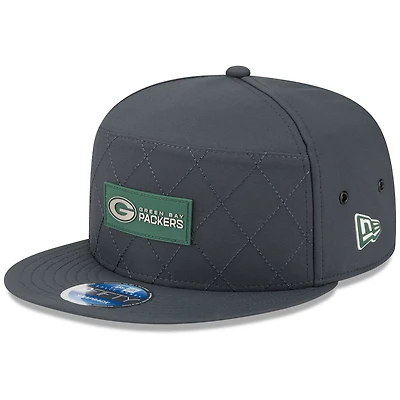 Men's New Era Charcoal Green Bay Packers 2025 Sideline Cold Weather Split Panel 9FIFTY Snapback Hat