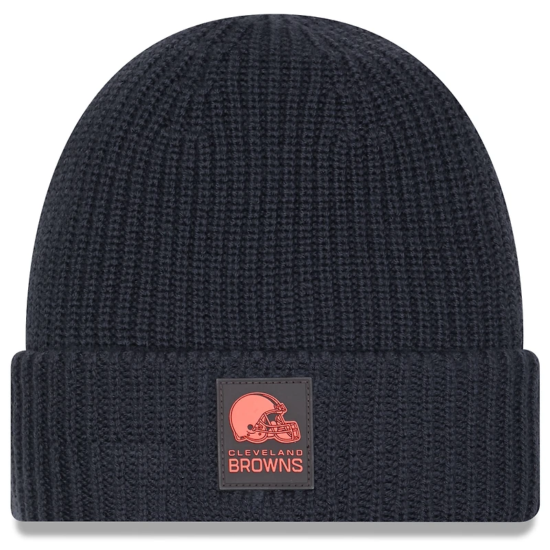 Men's New Era Charcoal Cleveland Browns 2025 Sideline Cold Weather Cuffed Knit Hat
