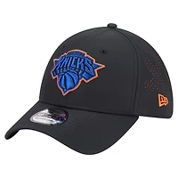 Men's New Era Black New York Knicks Night 39THIRTY Flex Hat