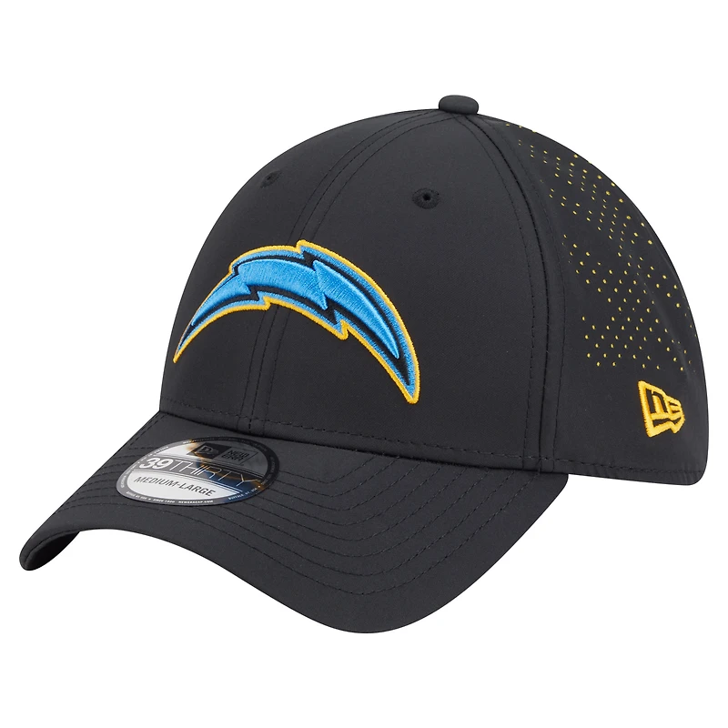 Men's New Era Black Los Angeles Chargers Night 39THIRTY Flex Hat