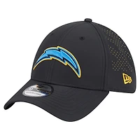 Men's New Era Black Los Angeles Chargers Night 39THIRTY Flex Hat