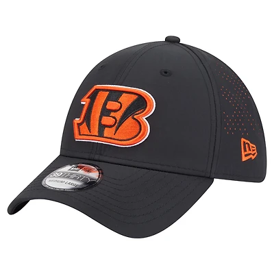 Men's New Era Black Cincinnati Bengals Night 39THIRTY Flex Hat