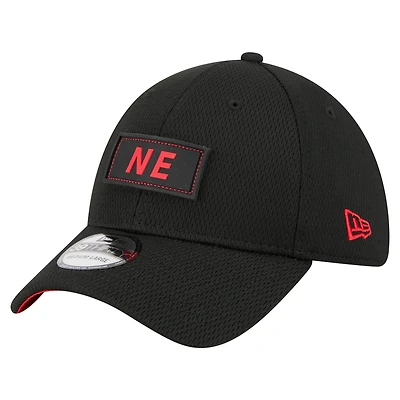 Men's New Era  Black New England Patriots Scoreboard 39THIRTY Flex Hat
