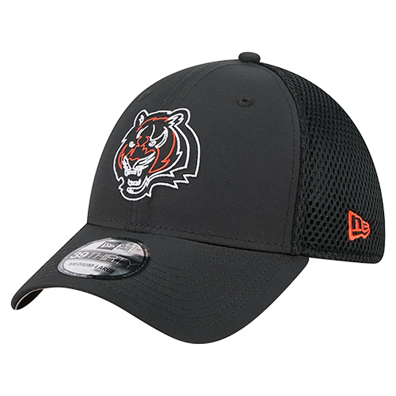 Men's New Era  Black Cincinnati Bengals Outline 39THIRTY Flex Hat