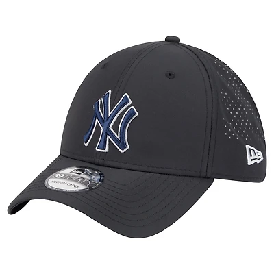 Men's New Era  Black York Yankees Night 39THIRTY Flex Hat