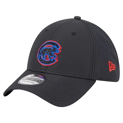 Men's New Era  Black Chicago Cubs Night 39THIRTY Flex Hat