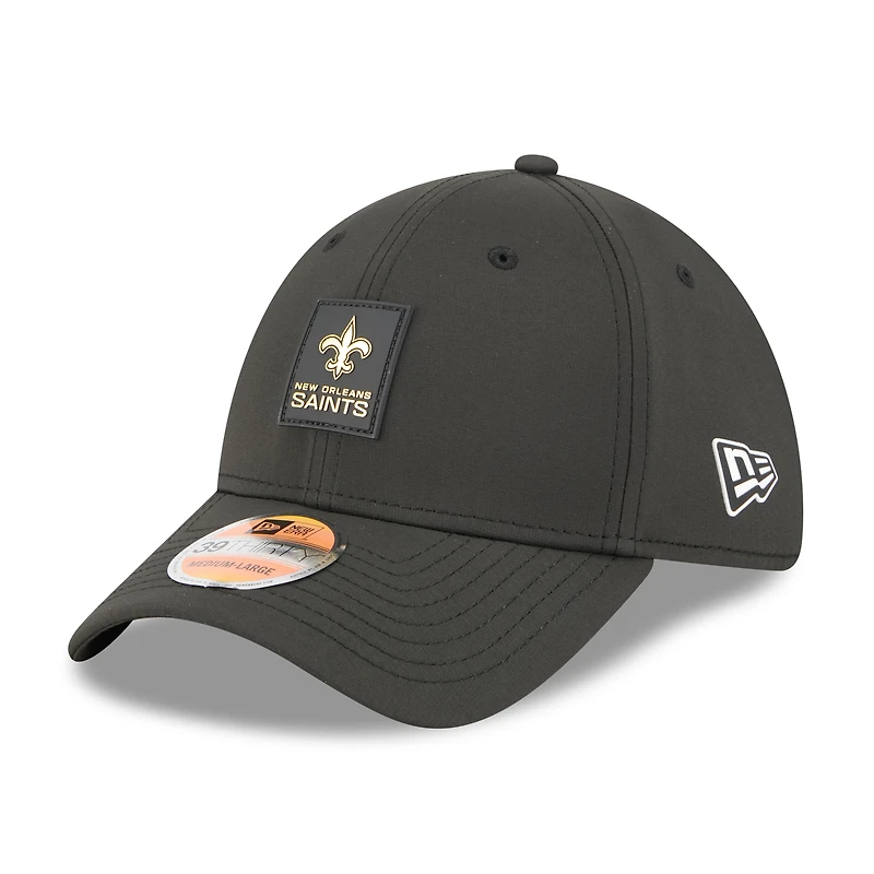 Men's New Era Black Orleans Saints 2025 Sideline 39THIRTY Flex Hat