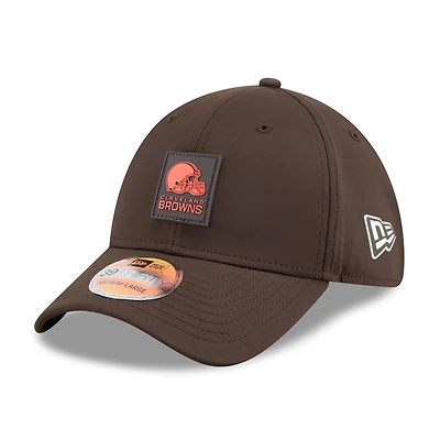 Men's New Era Brown Cleveland Browns 2025 Sideline 39THIRTY Flex Hat