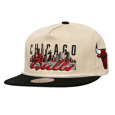 Men's Mitchell & Ness  Cream/Black Chicago Bulls Cityscape Caddy Snapback Hat